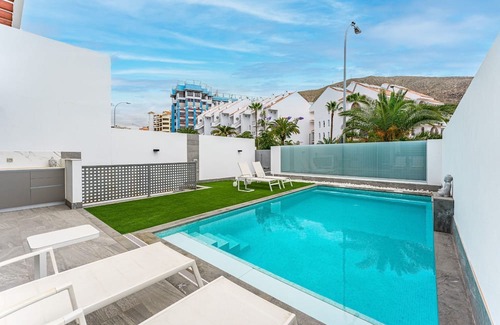 Los Cristianos Villa | Vacation Villa 'Karat Portofino' with Sea View, Wi-Fi and Air Conditioning