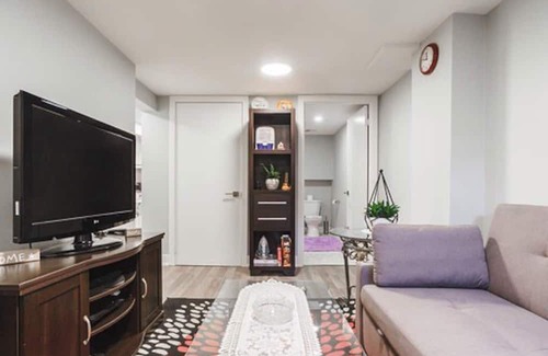 Rockcliffe - Smythe House | Cozy Toronto Private Apartment