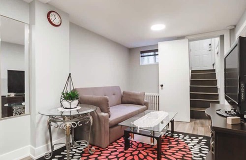Rockcliffe - Smythe House | Cozy Toronto Private Apartment