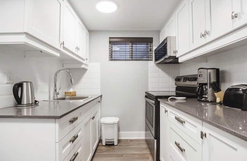 Rockcliffe - Smythe House | Cozy Toronto Private Apartment