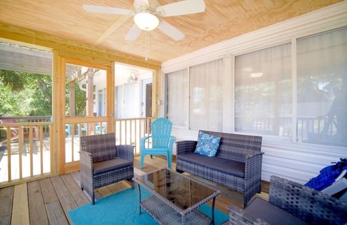 Folly Beach House | Three Little Birds! Porch + walk to the beach!