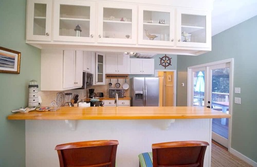 Folly Beach House | Three Little Birds! Porch + walk to the beach!