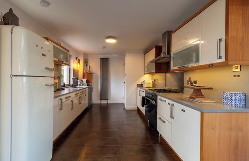 Killotteran House | Spacious 6-bedroom house with Hot Tub - Sleep 14
