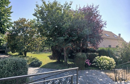 Rosny-sur-Seine House | House near the station