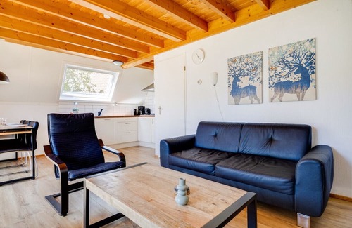 Zwiggelte House | Nightingale I Holiday Home with Lovely Garden
