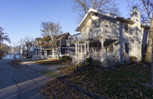Lakeside Cottage | 327 Elm Ave in Lakeside