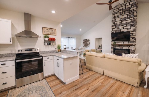 Bethelridge Apartment | Kentucky Farm Stay: Cozy Duplex