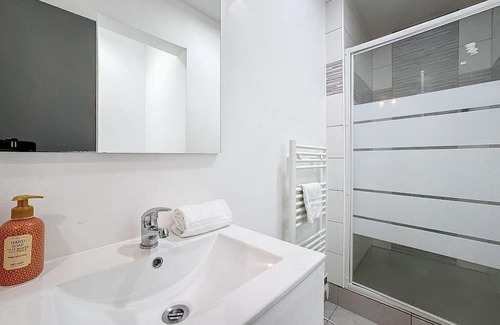 Aubiere Apartment | Apartment 10pers Aubière, Parking, WIFI - TV
