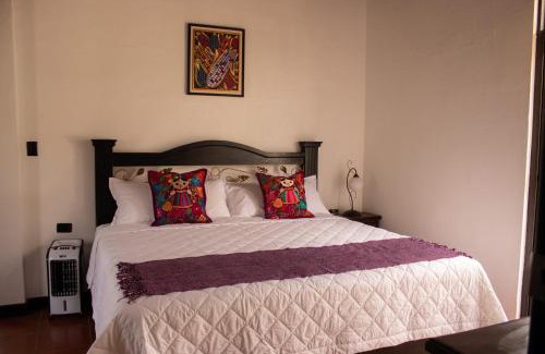San Juan La Laguna Hotel | Casa Tzikaab'