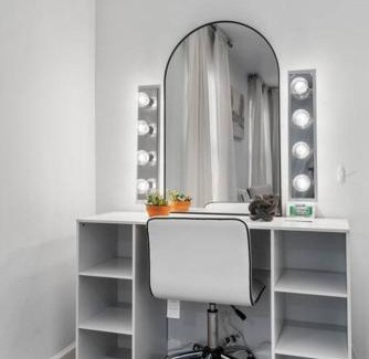 Eastside Promise Neighborhood Apartment | Clover House - Classy and Fully Renovated 3bdr
