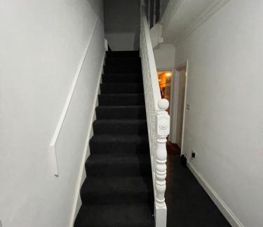 Mayfield House | COZY Private Ensuite Deluxe Double Room