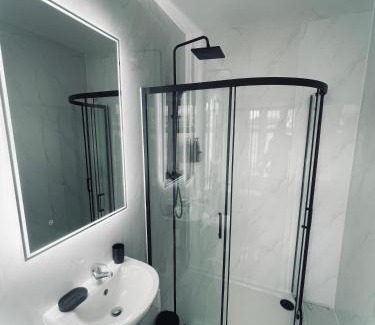 Mayfield House | COZY Private Ensuite Deluxe Double Room