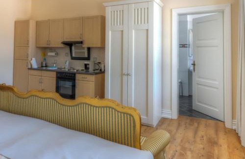 Vellahn Apartment | Goldene Zeiten im Gutshaus Tüschow