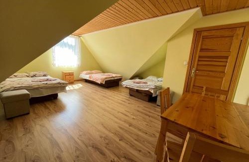 Szymbark House | Pokoje REMUS