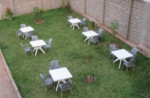 Entebbe Bed & Breakfast | Apipawe Guesthouse & Tours