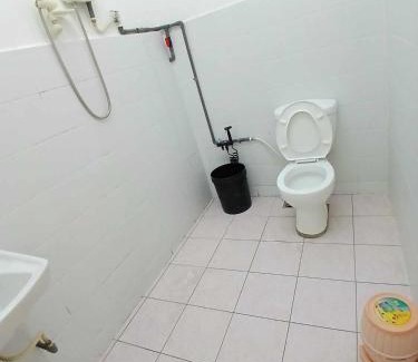Kota Kinabalu House | Sainah's Master Room