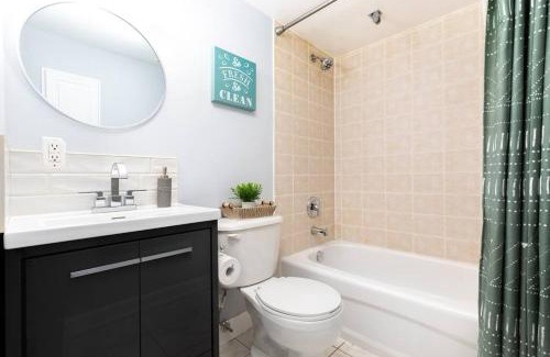 King West Village Apartment | Private Cozy 1BR Home Liberty Village - Sleeps 3!