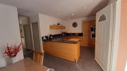 Salavas Villa | Villa elegante proche Salavas avec piscine privee