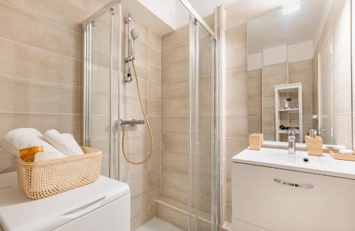 Cret de Roc Apartment | Studio cosy hyper-centre tout équipé, accès Wifi et Netflix