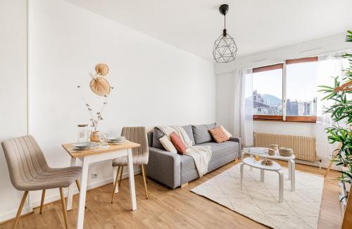 Cret de Roc Apartment | Studio cosy hyper-centre tout équipé, accès Wifi et Netflix