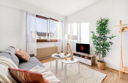 Cret de Roc Apartment | Studio cosy hyper-centre tout équipé, accès Wifi et Netflix