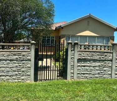 Ladysmith House | Zuke Guest House