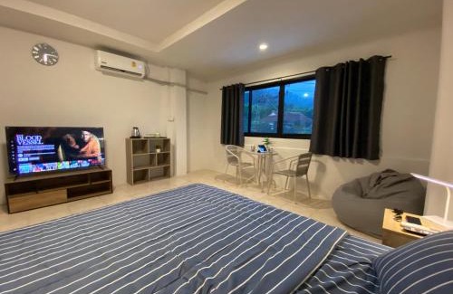 Kathu Apartment | 84 Bar & Guest House Room 1