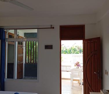 Kamadhoo House | Hanfiaru Beach Inn