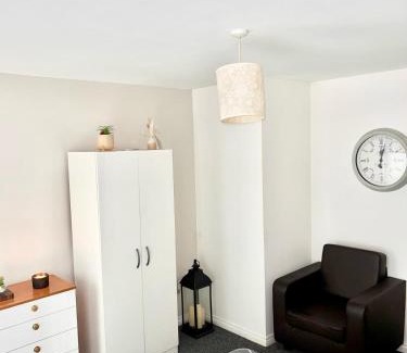 Waltham Abbey House | Homestay