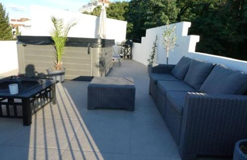 Issy-les-Moulineaux Apartment | Penthouse avec jaccuzzi vue sur la Tour Eiffel