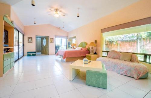 Lomas de Cocoyoc House | HostPal Casa Familiar Estilo Colonial