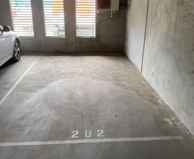 Caulfield North Apartment | Modern 1 Bedroom, Park Views, Shops & Transport