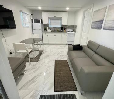 Sailboat Bend Apartment | Updated Downtown apartments