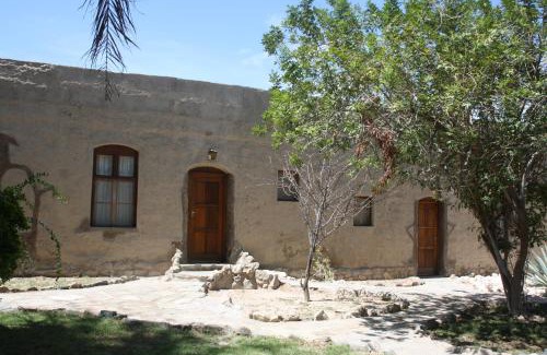 Sesfontein Hotel | Fort Sesfontein Lodge & Safaris