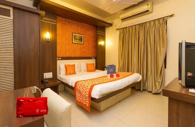 OYO 1161 Hotel Golden Residency