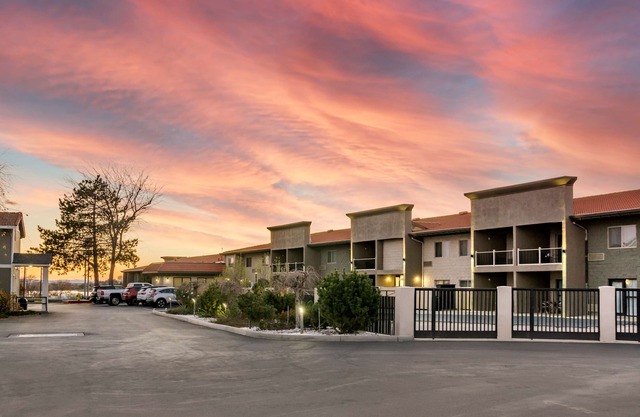 Best Western Plus Lake Front Hotel