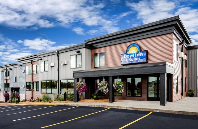 Days Inn & Suites by Wyndham Duluth by The Mall