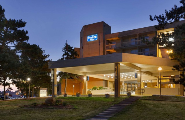 Ramada by Wyndham Belleville Harbourview Conference Centre