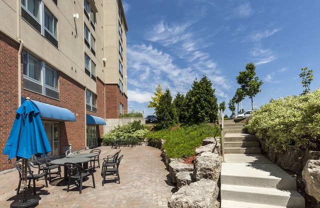 Monte Carlo Inn Vaughan Suites