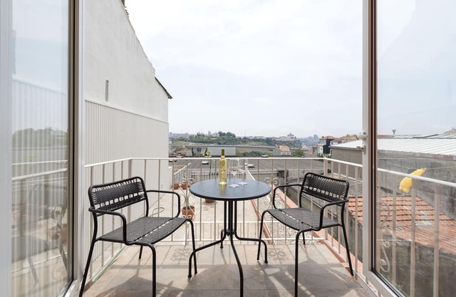 São Vitor Balcony Apartment (N75)