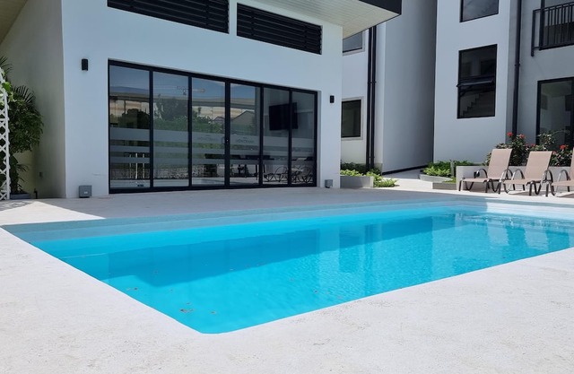 Loft conveniently located five minutes from airport