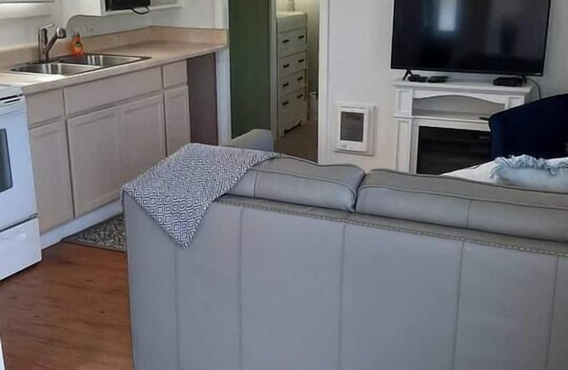 "Seascapes Cottage" 1-Bed by the Sea w/fireplace