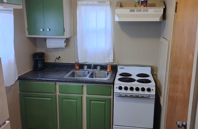 Charming Studio Minutes from Downtown