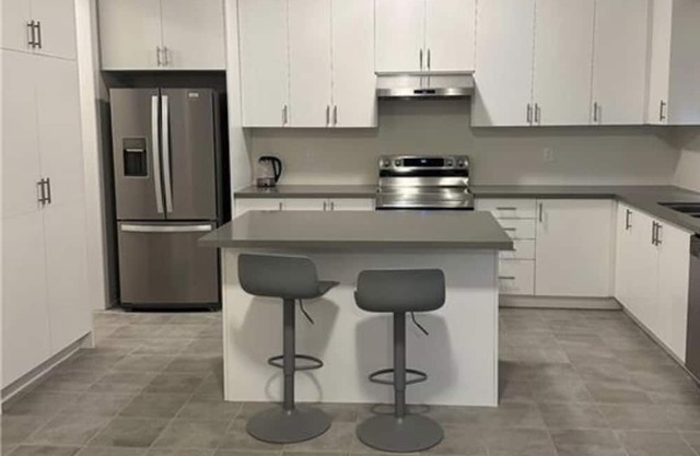 LUXURY HOME JUST 10 MINUTES AWAY FROM WASAGA,BLUE MOUNTAIN AND COLLINGWOOD