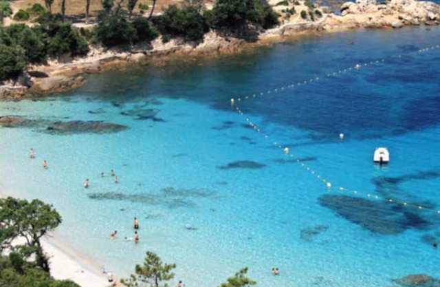 Contemporary villa with garden and swimming pool, 5 minutes from the beach!