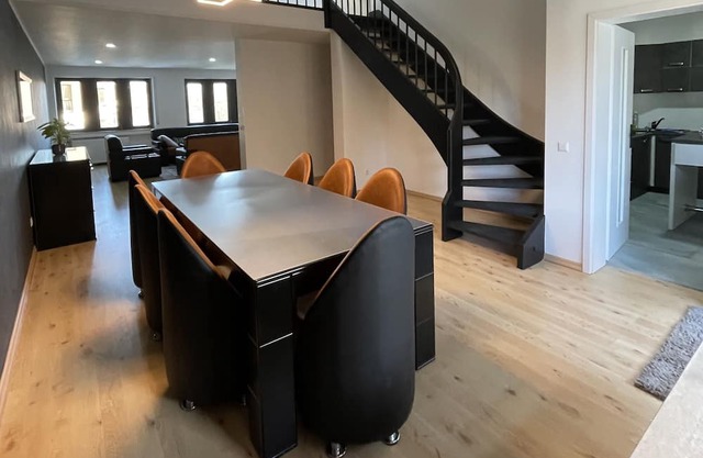 MMM: Maisonette, minimalist, modern, >8 guests