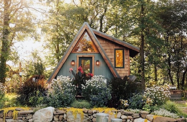 The Step. Beautiful Cozy A frame on Farm + River