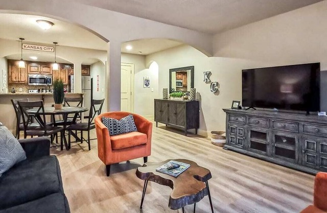 Large Plaza 2BR/2BTH