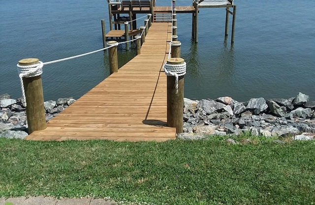 Private Estate on Potomac River & Chesapeake Bay, court yard, huge dock, Kayaks