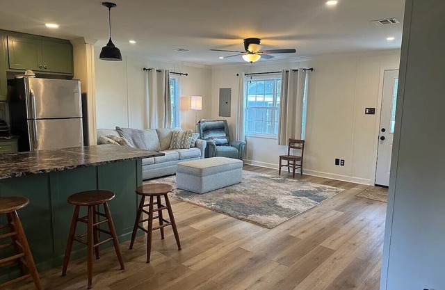 Friendly Home Near Downtown UL - Fenced Yard